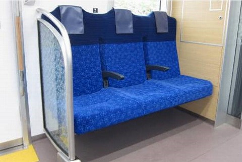 S-TRAINロングシート