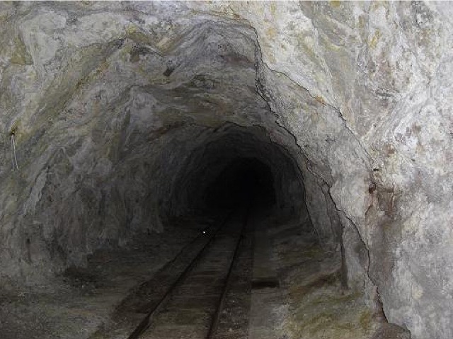 上部軌道トンネル