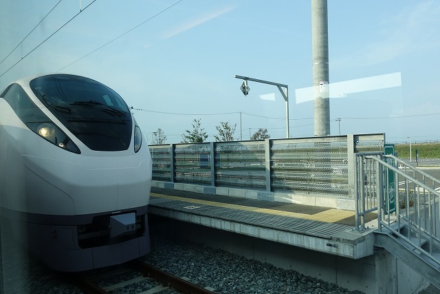 新地駅ひたち交換