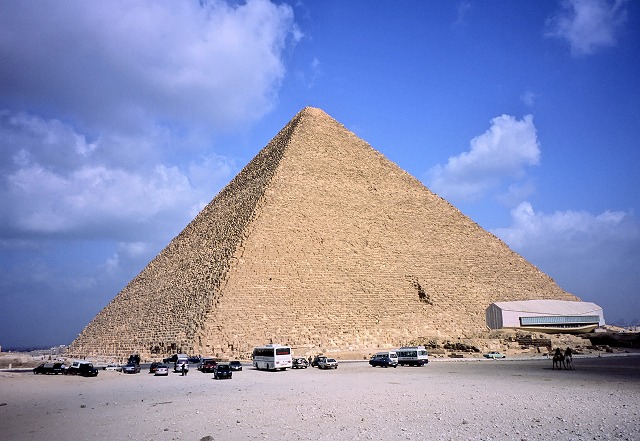 クフ王のピラミッドで 新空間 を発見 大回廊 には個人でも入れるよ タビリス
