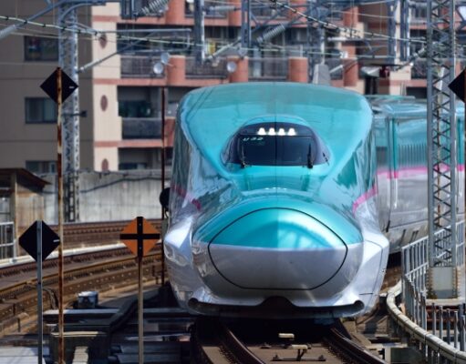 自民党「鉄道制度PT」が始動。新幹線財源や都市鉄道を議論、骨太方針2027へ E5系
