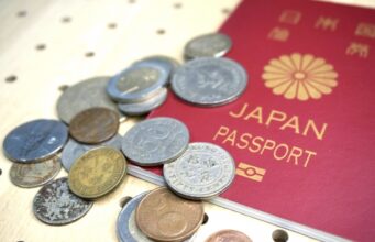 パスポートと海外コイン