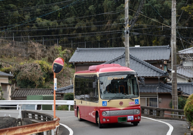 佐賀県太良町を走る祐徳バス