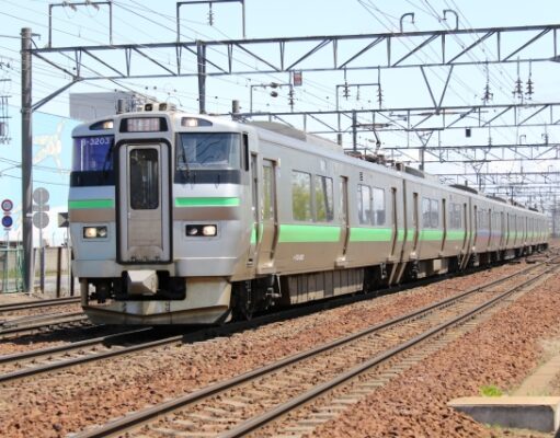千歳線、エスコン効果で利用者大幅増。JR北海道の「ドル箱」に 733系快速エアポート