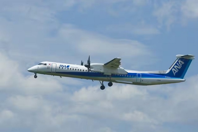 ANA　DHC-8-400型機