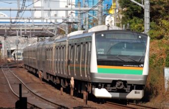 東海道線E233系