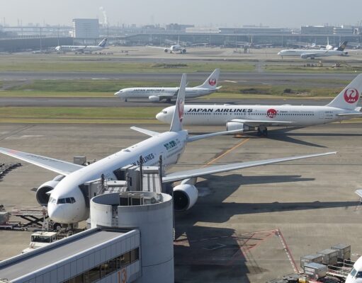 羽田空港、手荷物預け「30分前」に厳格化。新幹線との競争に影響も JAL羽田空港