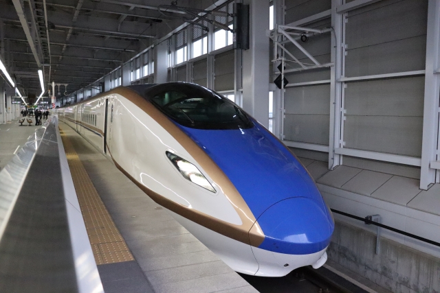 北陸新幹線上越妙高駅E7系