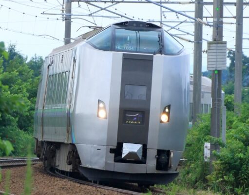 函館線特急「自由席廃止」で利用者激減。2ヶ月連続、JR北海道も影響認める 789系カムイ