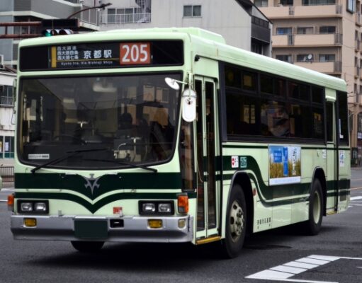 京都市バス「二重価格」の賛否。市民200円、観光客は最大400円に 京都市バス
