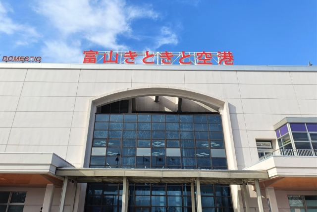 富山空港