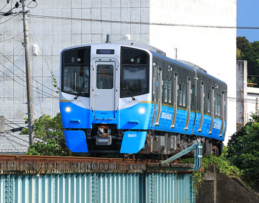 JR四国、ローカル線の「あり方」2030年度に方向性。新5カ年計画を策定 3600系